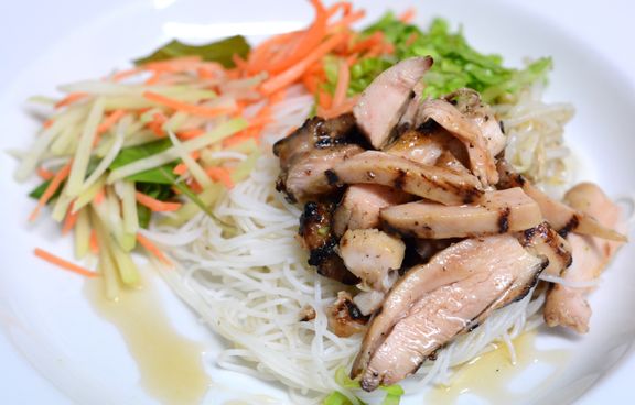 Best Practices and Tips when Ordering Vietnamese Buffet and DIY Bowls